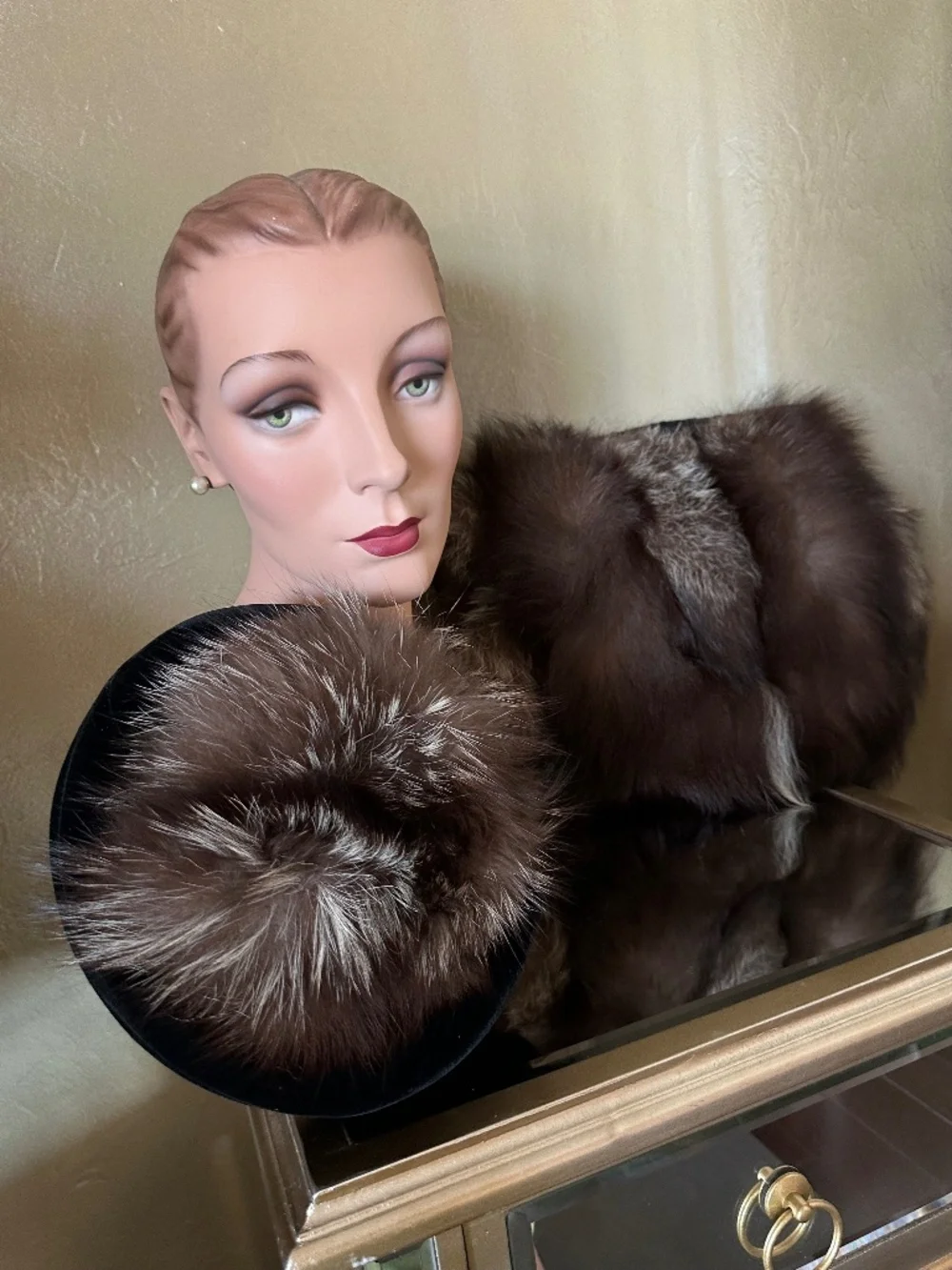 COLLECTION WORTHY SILVER FOX/VELVET HAT & MUFF